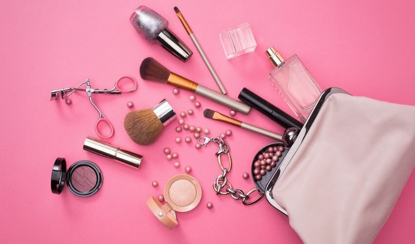 Les Accessoires de Maquillage Indispensables : Révélez Votre Talent de Maquilleuse !